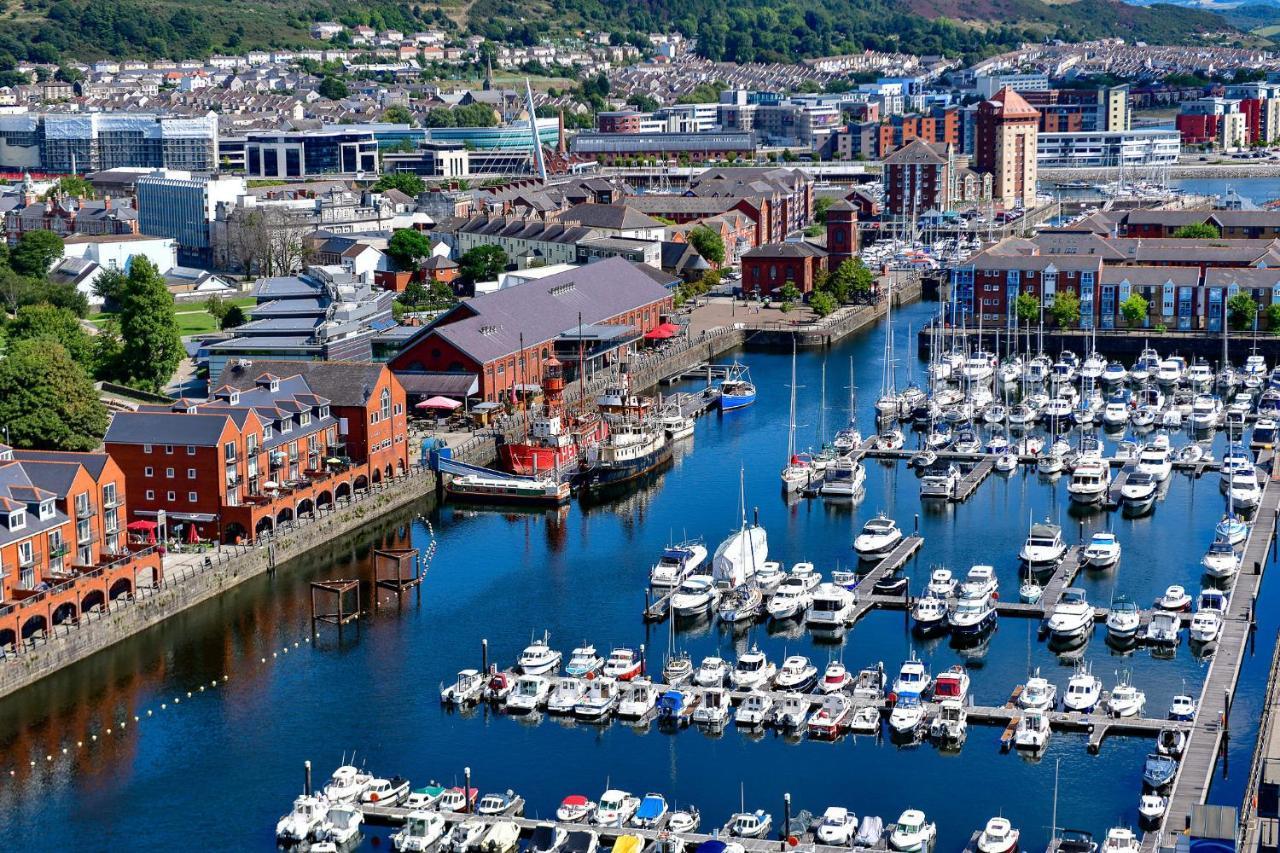 Just Stay Wales - Meridian Tower Marina & City View - 2 Bed Apartment Swansea Exterior photo